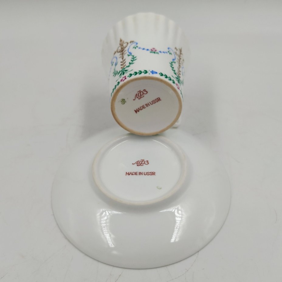 Пара кофейная с растительным декором (форма "Одуванчик"), фарфор, деколь, золочение, Ленинградский фарфоровый завод (ЛФЗ), СССР, 1970-1992 гг.