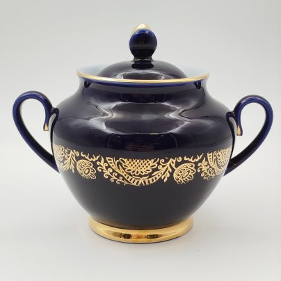 Сахарница "Золотой фриз", автор формы С. Е. Яковлева, автор рисунка К. Г. Косенкова