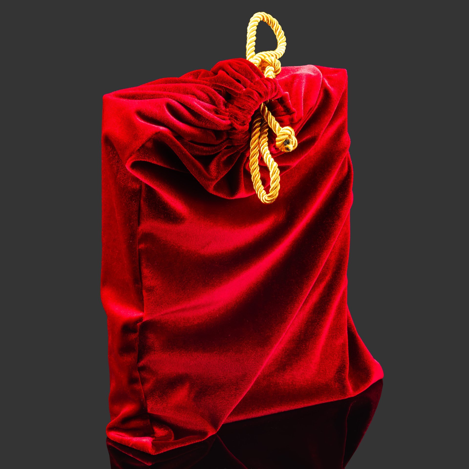 Книга в кожаном переплете "История русской музыки", бумага, кожаный переплет, тиснение, золочение, обрез с принтом, в бархатной подарочной упаковке, Российская Федерация, 2025 г.