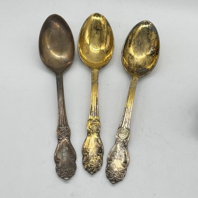Набор из 3 десертных ложек с цветочным фигурным декором на ручках, мНЦ (медь-никель-цинк), Кольчугинский завод цветных металлов, СССР, 1960-1980 гг.