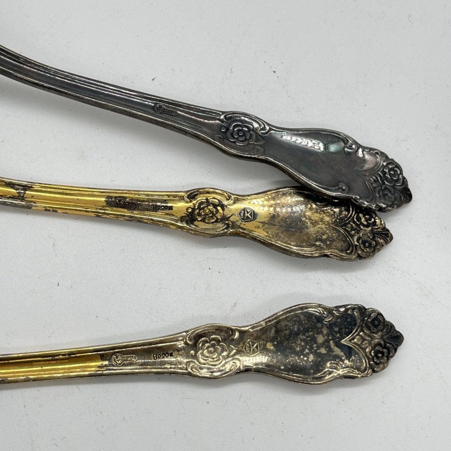 Набор из 3 десертных ложек с цветочным фигурным декором на ручках, мНЦ (медь-никель-цинк), Кольчугинский завод цветных металлов, СССР, 1960-1980 гг.