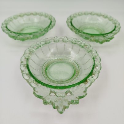 Комплект розеток на три персоны из десертного сервиза "Ажурный" в зеленом оттенке, автор Н. Тарковская, стекло, Стекольный завод имени Первого коммунистического добровольческого отряда (1 КДО), СССР, 1950-1960 гг.