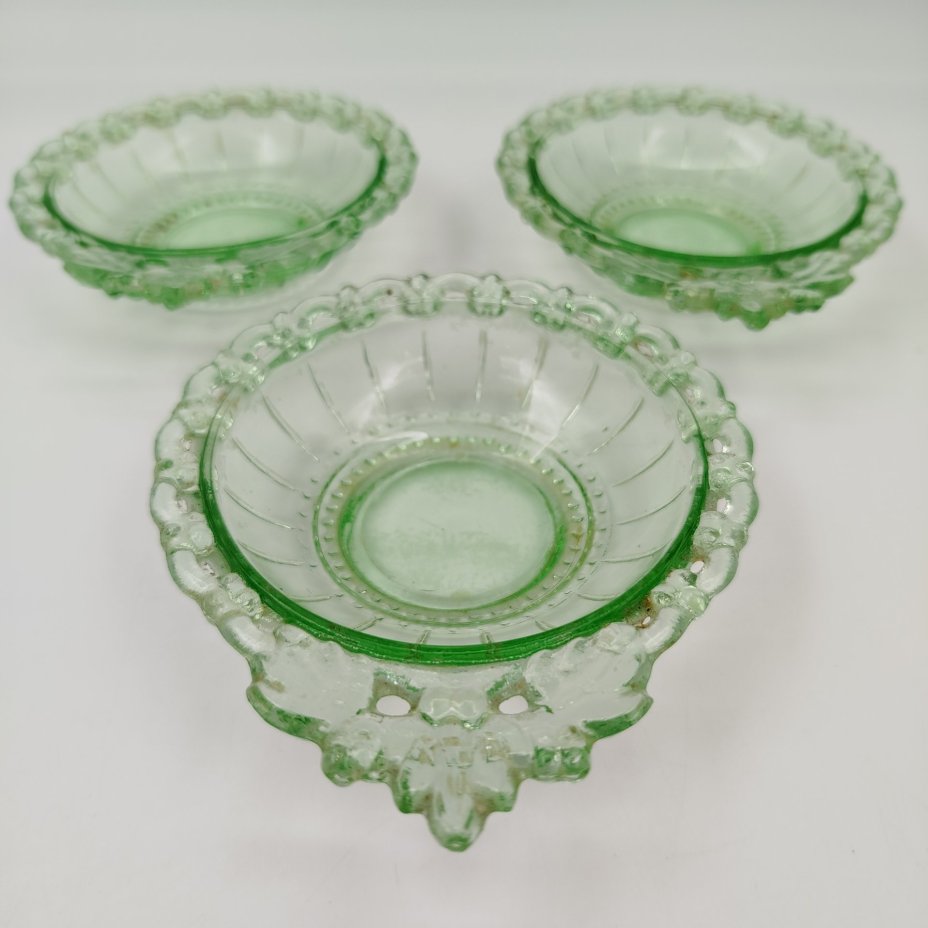 Комплект розеток на три персоны из десертного сервиза "Ажурный" в зеленом оттенке, автор Н. Тарковская, стекло, Стекольный завод имени Первого коммунистического добровольческого отряда (1 КДО), СССР, 1950-1960 гг.