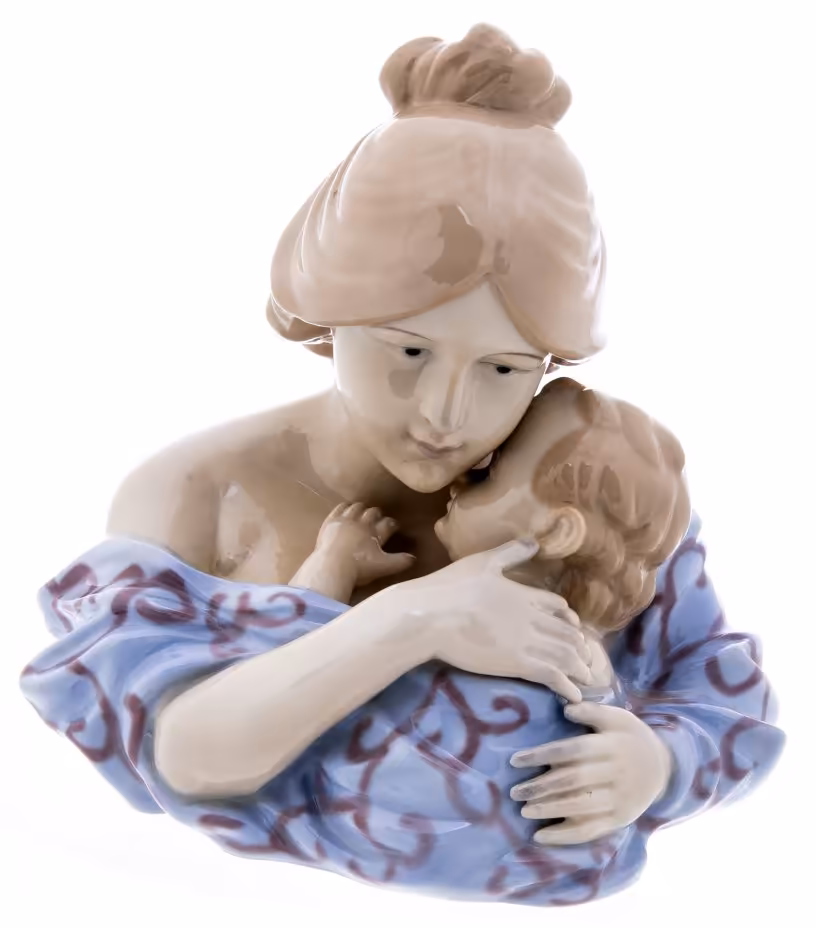 Статуэтка "Мать и дитя", фарфор, роспись, Западная Европа, 2000-2015 гг.