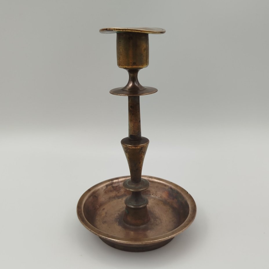 Подсвечник на одну свечу, на круглой подставке, бронза, Российская империя, 1890-1917 гг.