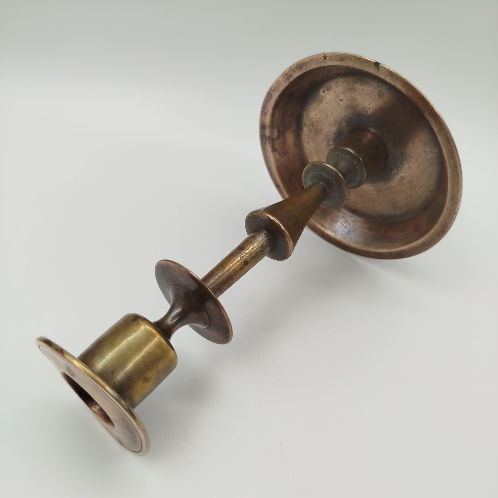 Подсвечник на одну свечу, на круглой подставке, бронза, Российская империя, 1890-1917 гг.
