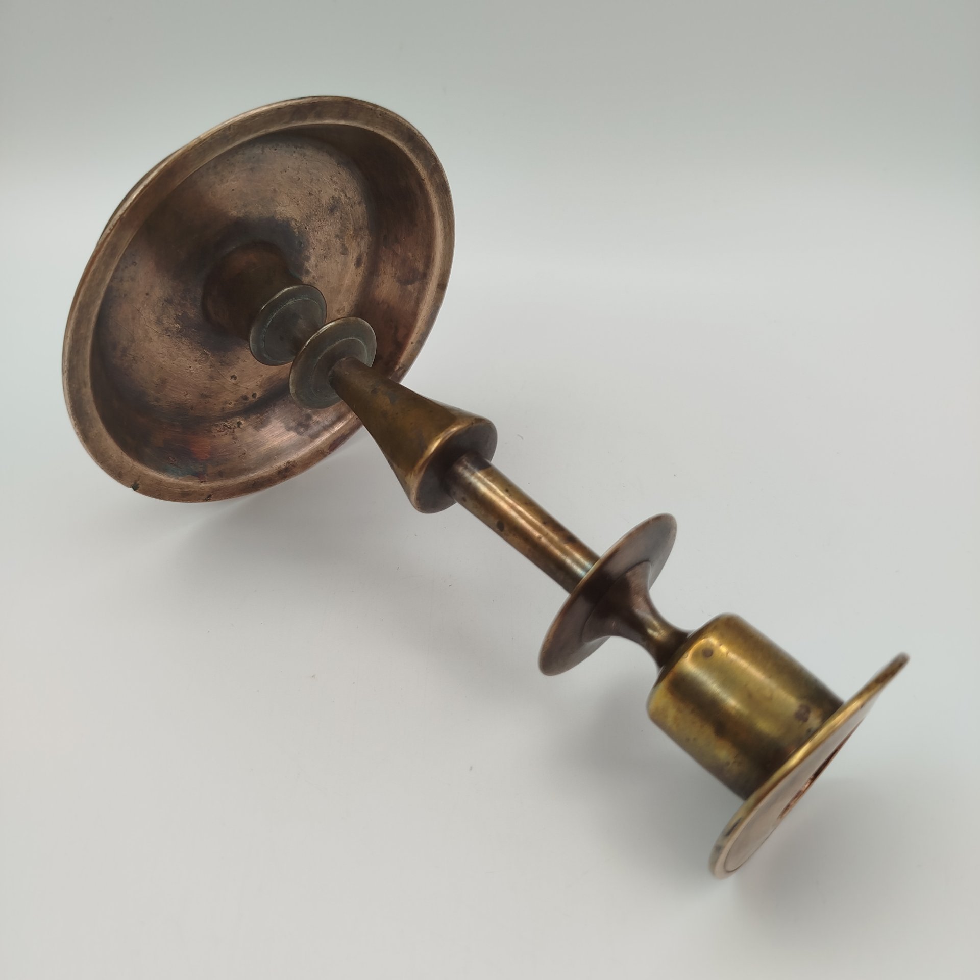 Подсвечник на одну свечу, на круглой подставке, бронза, Российская империя, 1890-1917 гг.