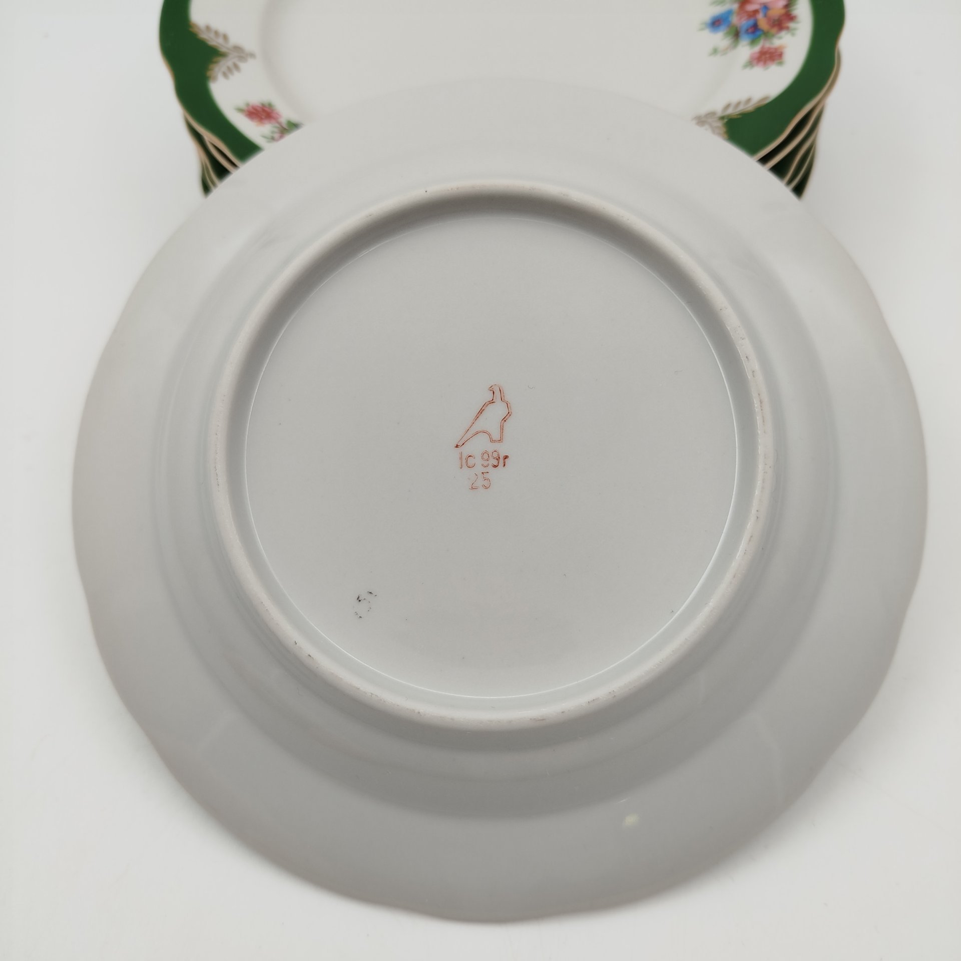 Набор из 6-ти десертных тарелок, из сервиза "Воспоминание", фарфор, деколь, крытье, золочение, Дулевский фарфоровый завод (Дулёво), Российская Федерация, 1999 г.