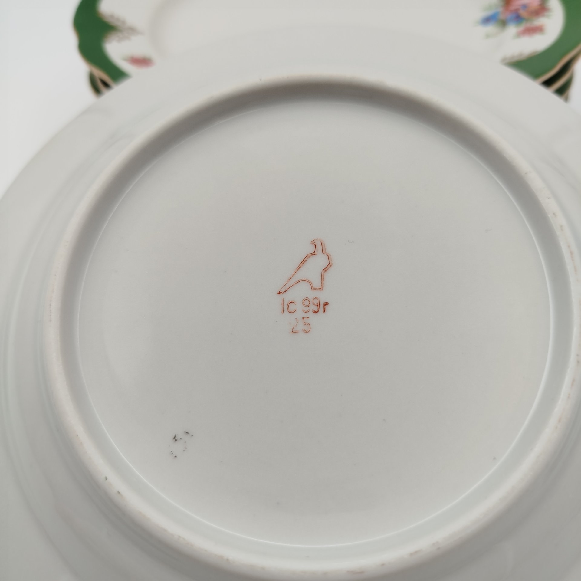 Набор из 6-ти десертных тарелок, из сервиза "Воспоминание", фарфор, деколь, крытье, золочение, Дулевский фарфоровый завод (Дулёво), Российская Федерация, 1999 г.