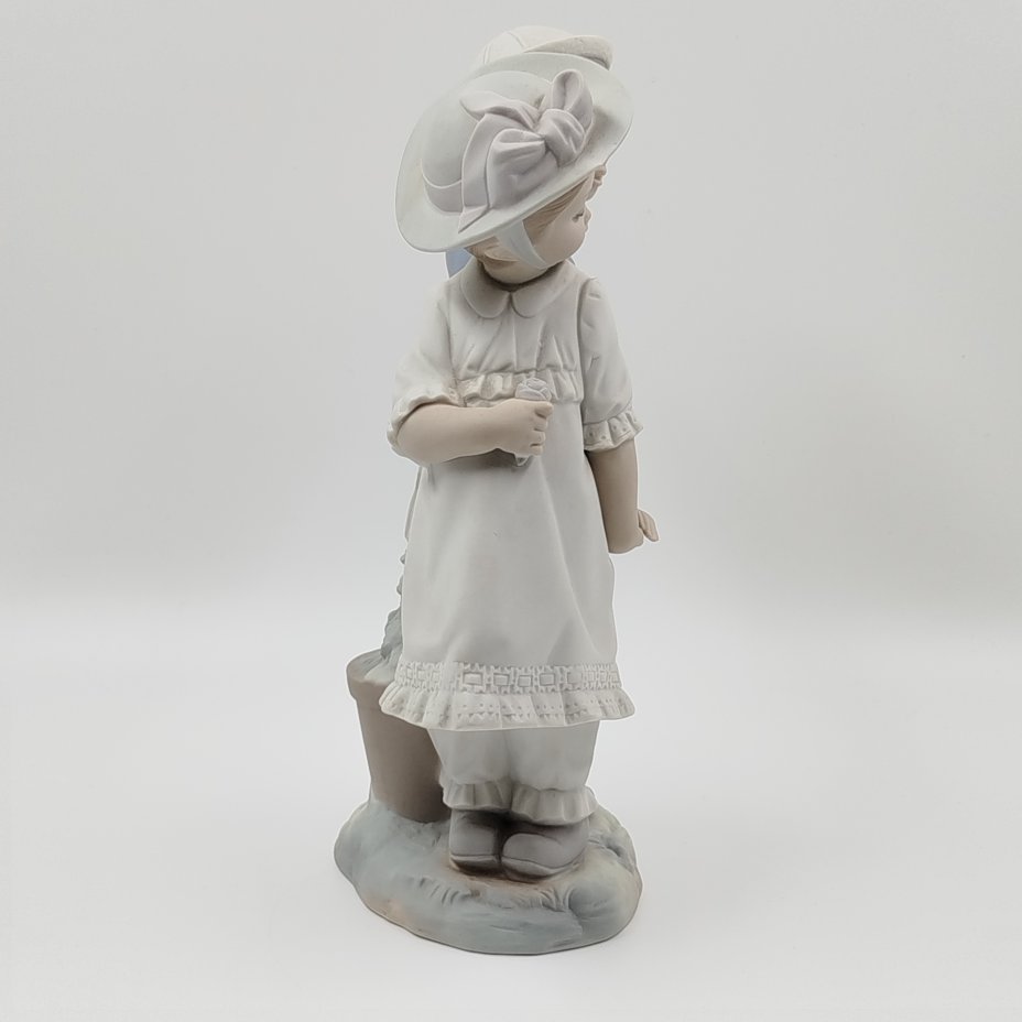 Статуэтка "Мальчик и девочка на прогулке", Lladro