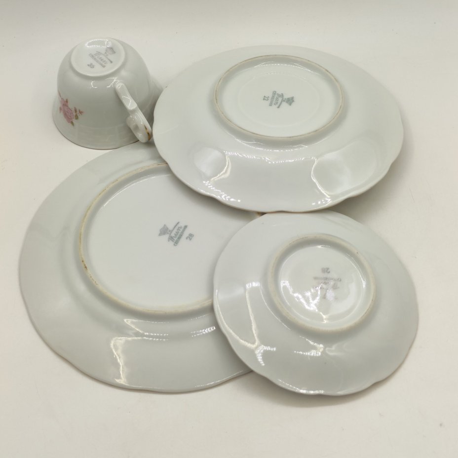 Чайный набор (квартет), декорированный изображением цветов, фарфор, деколь, золочение, Thun (Тун), Чехословакия, 1970-1992 гг.