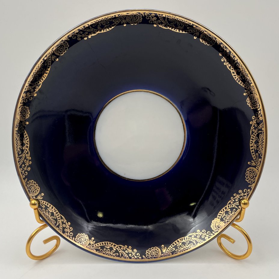 Сухарница "Золотой фриз", автор формы С. Е. Яковлева, автор рисунка К. Г. Косенкова