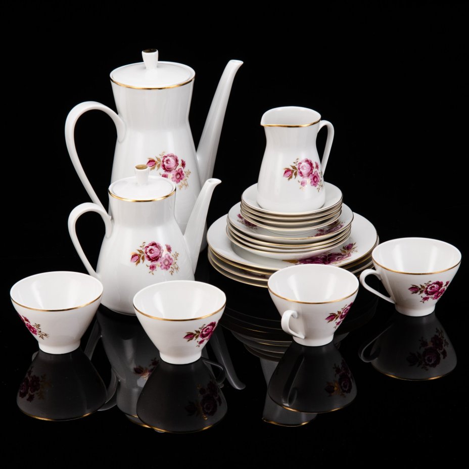Сервиз чайно-кофейный c цветочным декором в пурпурной гамме на 4 персоны (19 предметов), фарфор, деколь, золочение, Freiberger Porzellan, ГДР, 1970-1990 гг.