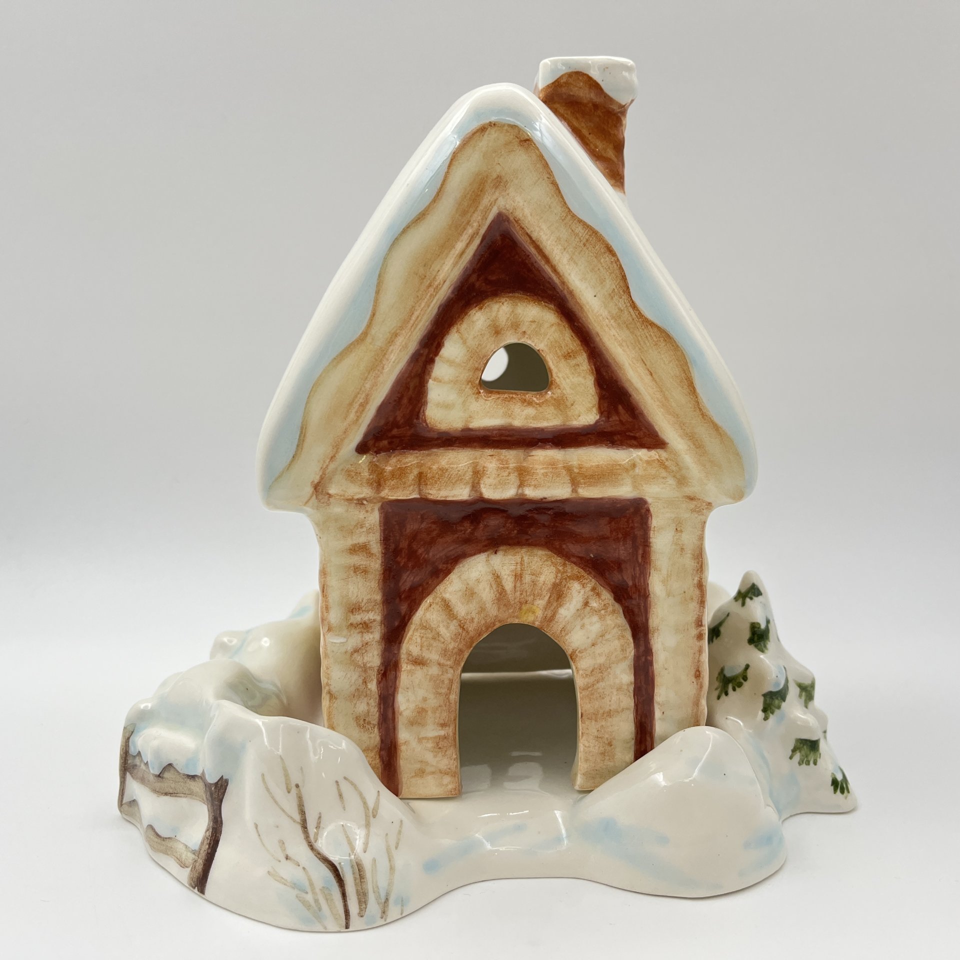 Подсвечник "Домик" по модели автора Д.И. Нефедьева, Конаковский фаянсовый завод, фаянс, роспись, Российская Федерация, 2010-2020 гг.