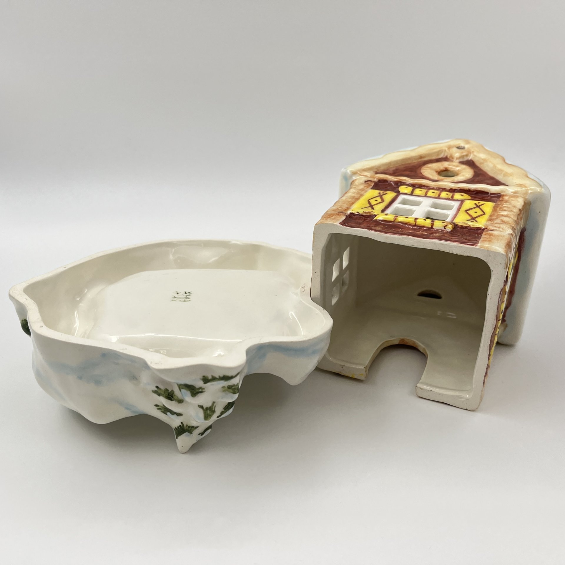 Подсвечник "Домик" по модели автора Д.И. Нефедьева, Конаковский фаянсовый завод, фаянс, роспись, Российская Федерация, 2010-2020 гг.