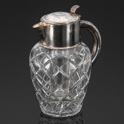 Графин (лимонадник) с колбой для льда внутри, декорирован резным геометрическим узором по тулову