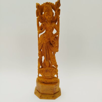 Статуэтка "Лакшми" (в индуизме богиня семейного благополучия, удачи, процветания, является олицетворением красоты), дерево, резьба, Индия, 1970-1990 гг.