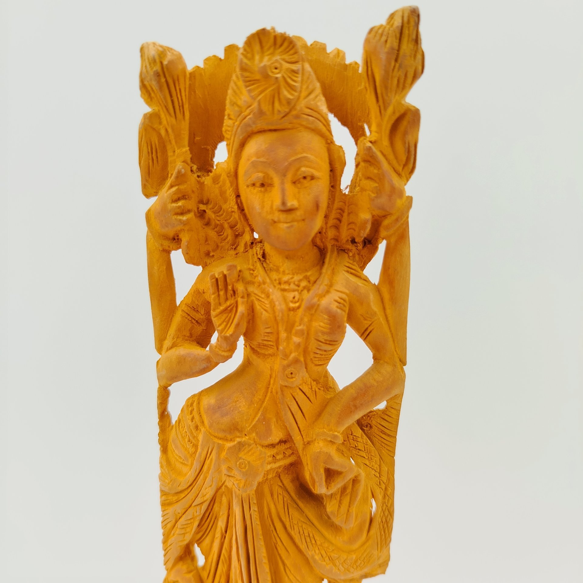 Статуэтка "Лакшми" (в индуизме богиня семейного благополучия, удачи, процветания, является олицетворением красоты), дерево, резьба, Индия, 1970-1990 гг.