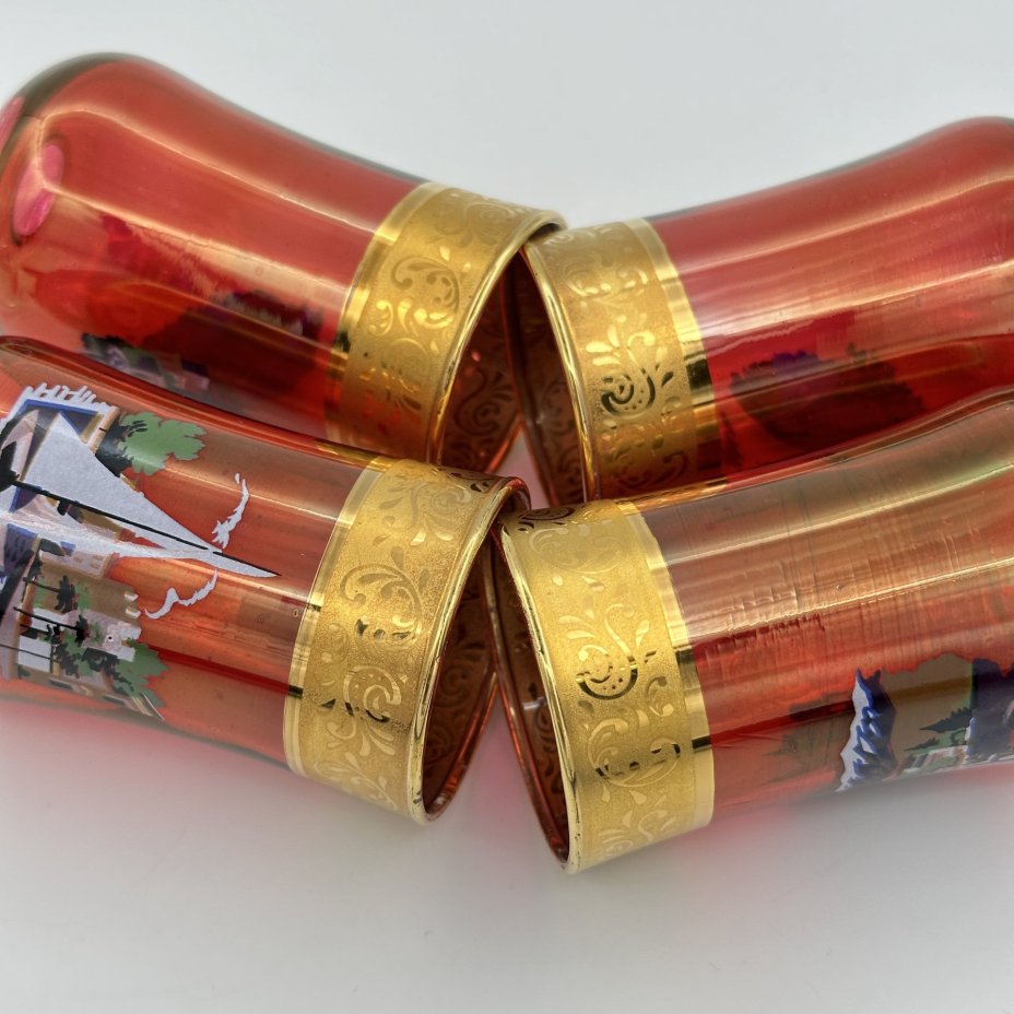 Набор рюмок на ножке с изображением коммун в Италии