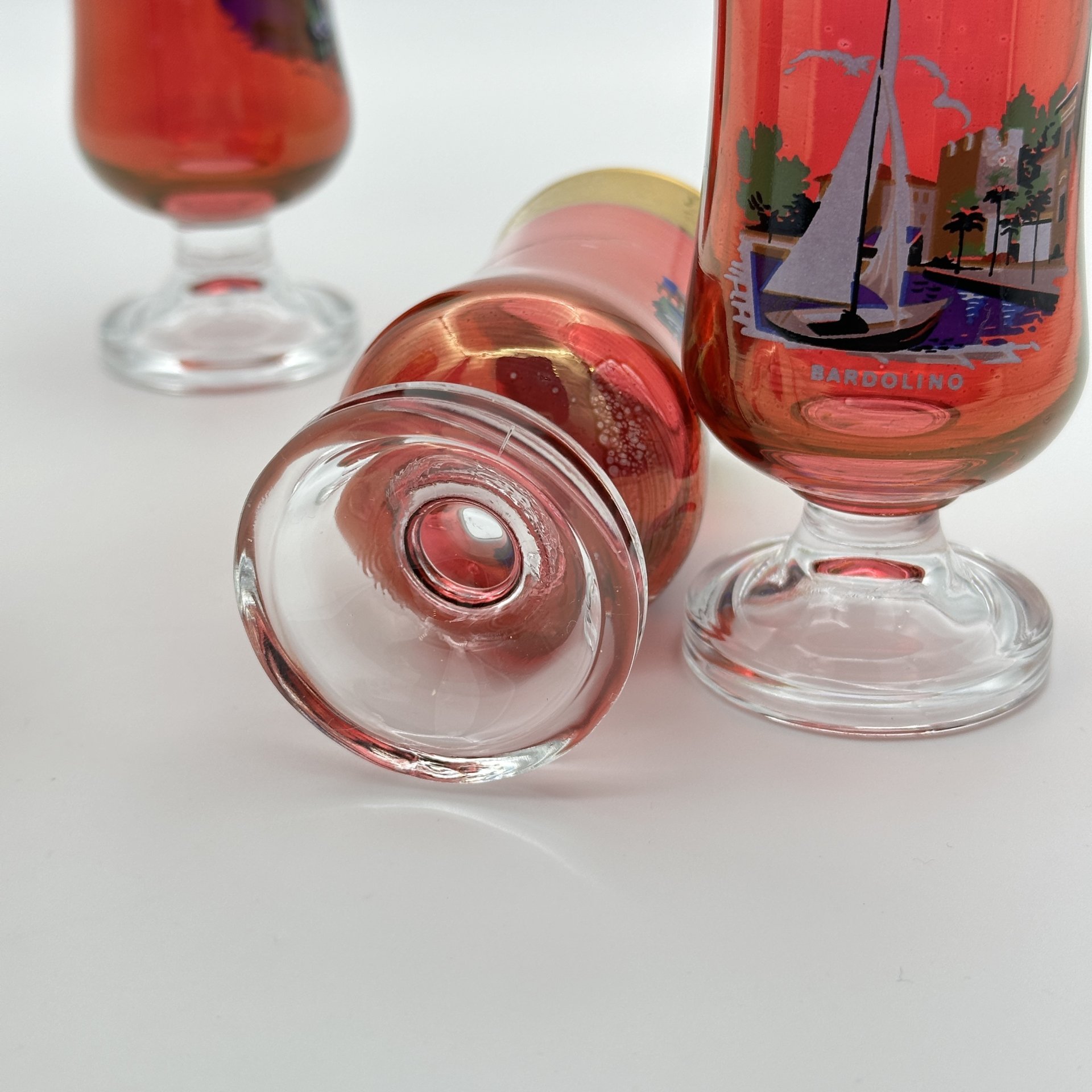 Набор рюмок на ножке с изображением коммун в Италии, цветное стекло, золочение, деколь, Италия, 1980-2000 гг.