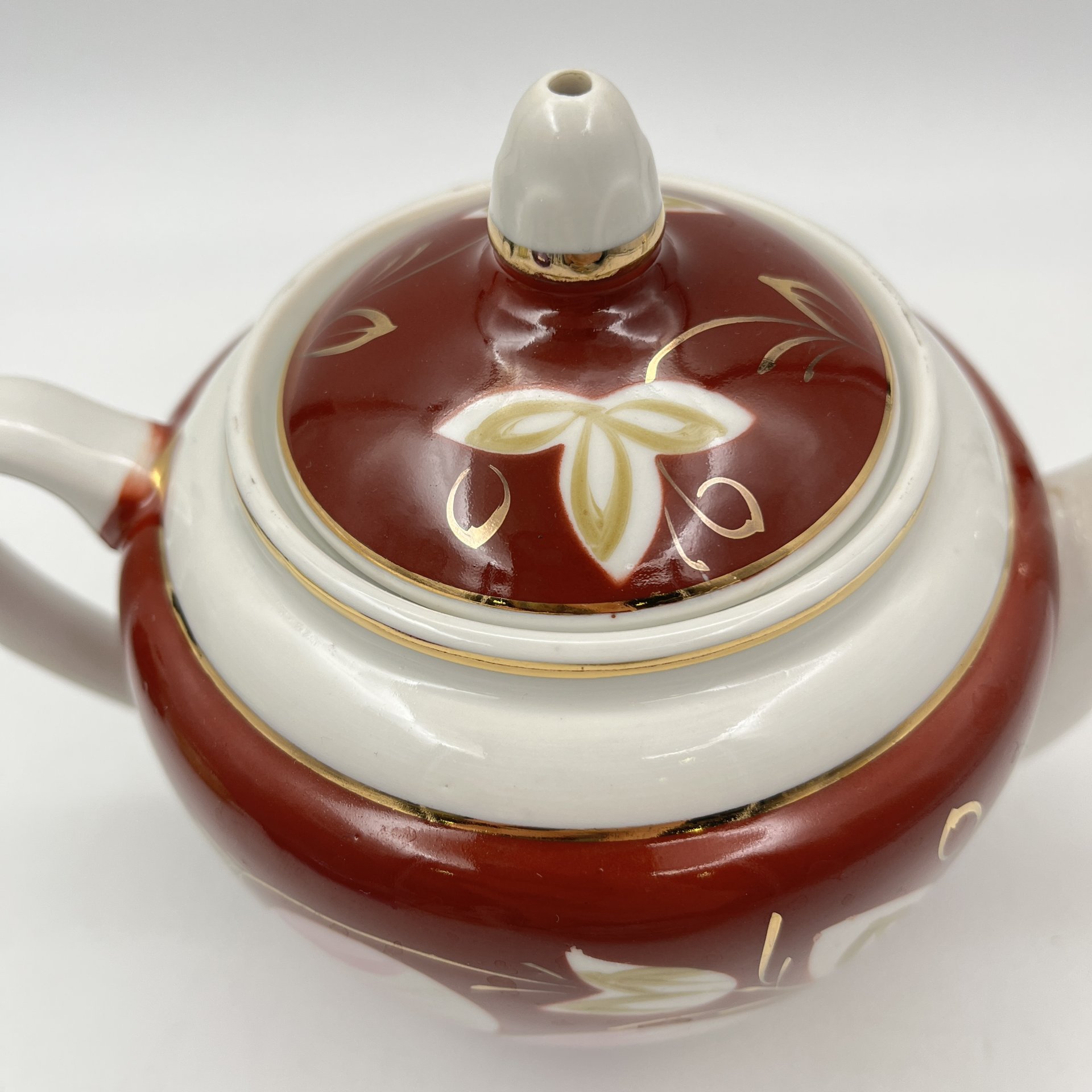 Чайник заварочный из сервиза "Слива", автор А.А.Чекулина