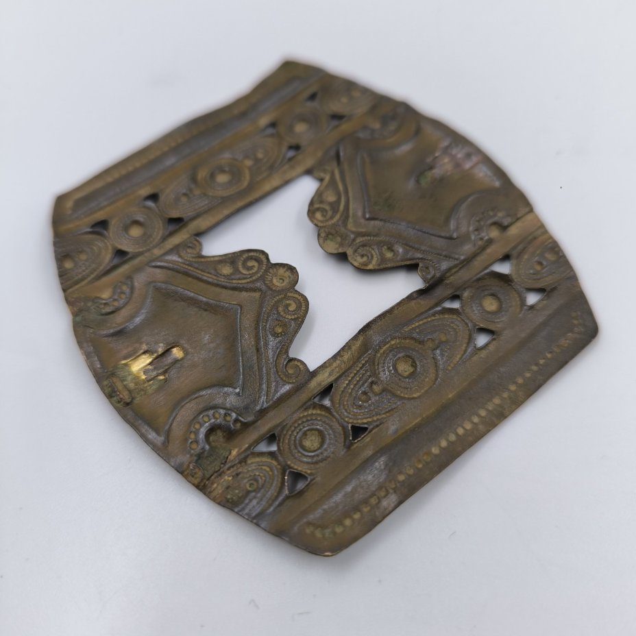 Пряжка женская поясная прямоугольной формы с орнаментальным декором