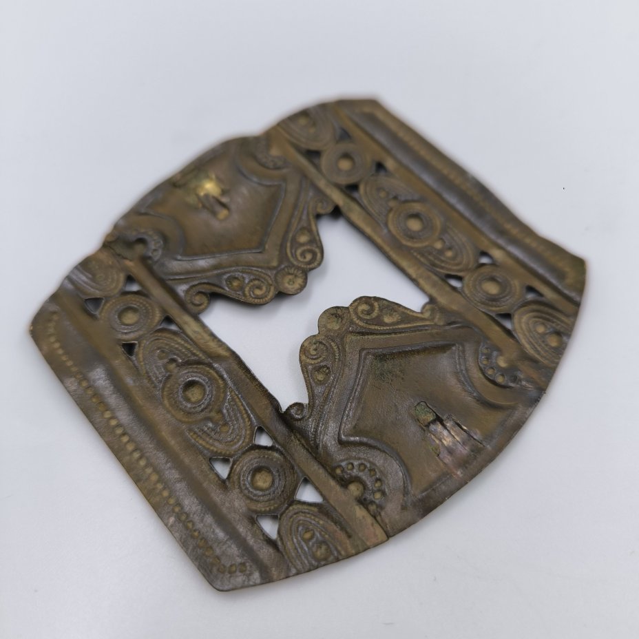 Пряжка женская поясная прямоугольной формы с орнаментальным декором