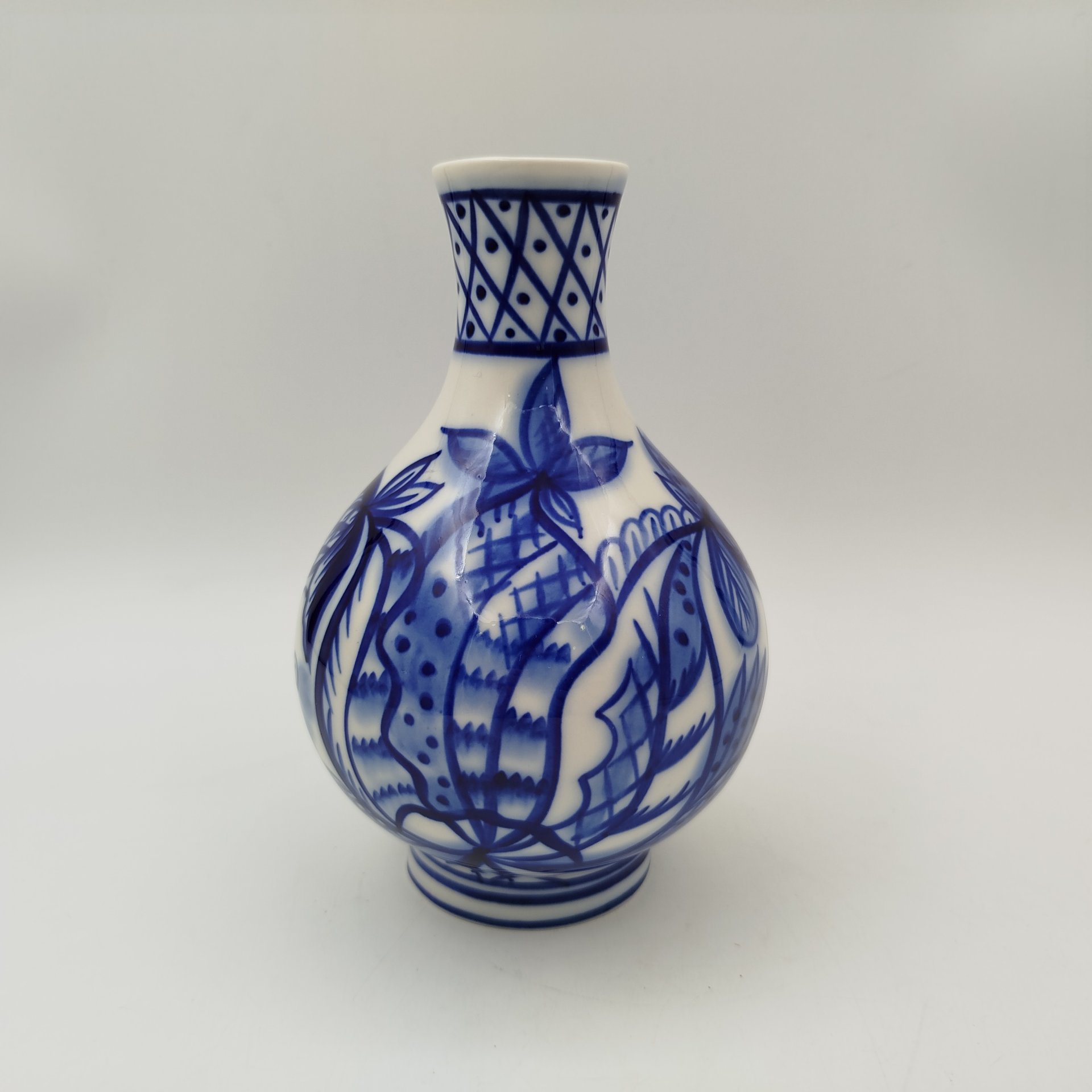 Ваза для цветов "Синий узор", автор рисунка Городецкий В.М., Ленинградский фарфоровый завод (ЛФЗ)