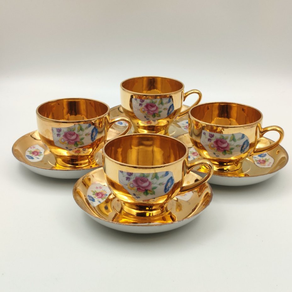 Сервиз чайный в золотом цвете, украшенный цветочным декором на 4 персоны (11 предметов), фарфор, деколь, золочение, Дмитровский фарфоровый завод (ДФЗ Вербилки), СССР, 1965-1991 гг.