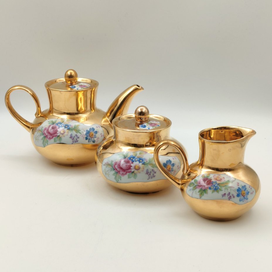 Сервиз чайный в золотом цвете, украшенный цветочным декором на 4 персоны (11 предметов), фарфор, деколь, золочение, Дмитровский фарфоровый завод (ДФЗ Вербилки), СССР, 1965-1991 гг.
