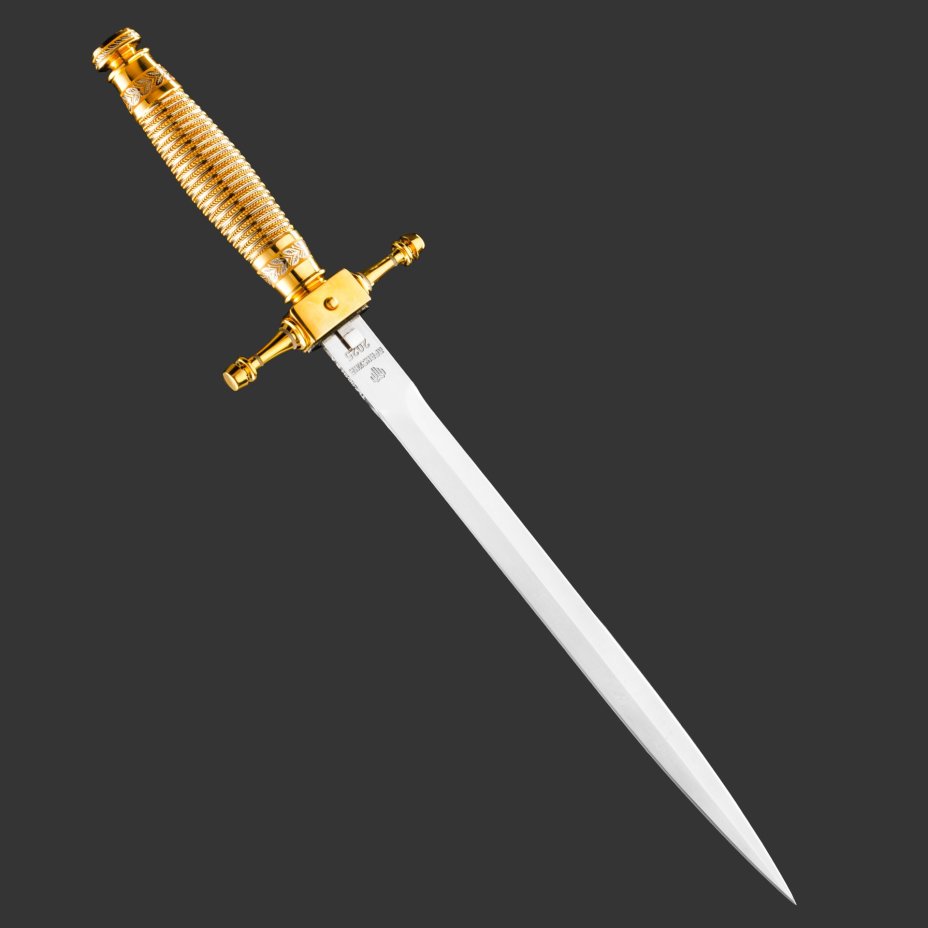 Кортик "80 лет Победы", сталь, латунь, дерево, кожа, золочение; в деревянном подарочном коробе с бархатным ложементом