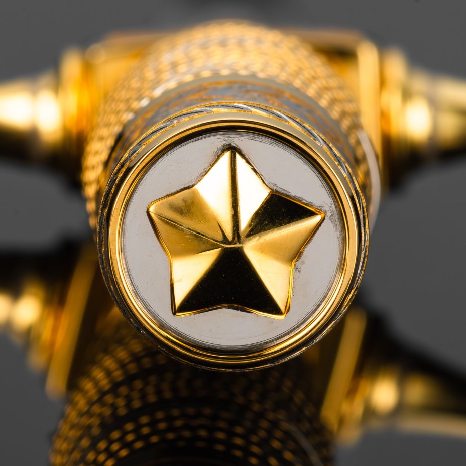 Кортик "80 лет Победы", сталь, латунь, дерево, кожа, золочение; в деревянном подарочном коробе с бархатным ложементом