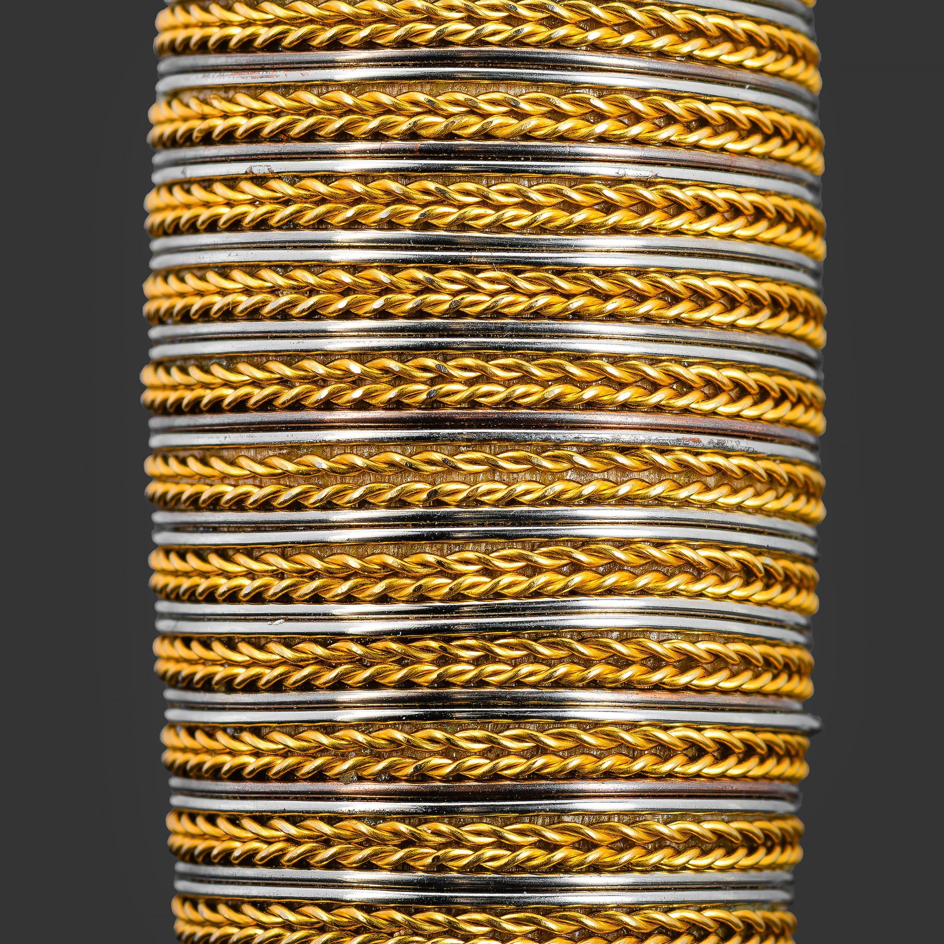 Кортик "80 лет Победы", сталь, латунь, дерево, кожа, золочение; в деревянном подарочном коробе с бархатным ложементом, Российская Федерация, 2025 г.