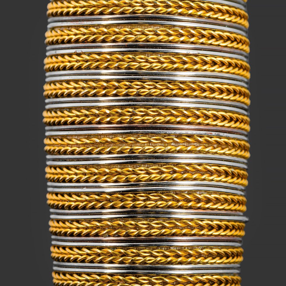 Кортик "80 лет Победы", сталь, латунь, дерево, кожа, золочение; в деревянном подарочном коробе с бархатным ложементом