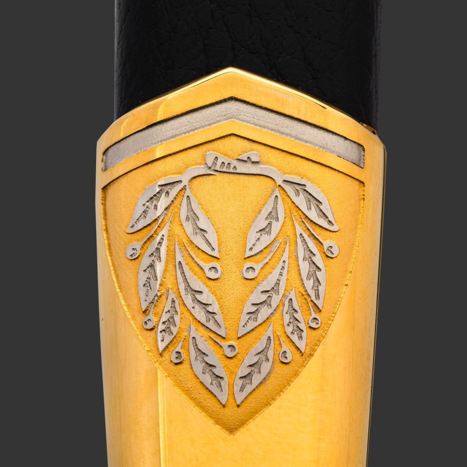 Кортик "80 лет Победы", сталь, латунь, дерево, кожа, золочение; в деревянном подарочном коробе с бархатным ложементом