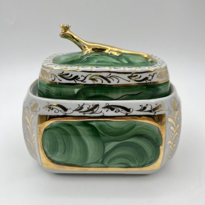 Шкатулка "Малахитовая шкатулка", фарфор, роспись, золочение, Сысертский фарфоровый завод, СССР, 1977-1991 гг.