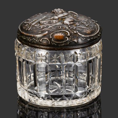 Шкатулка "Амур, точащий стрелу"