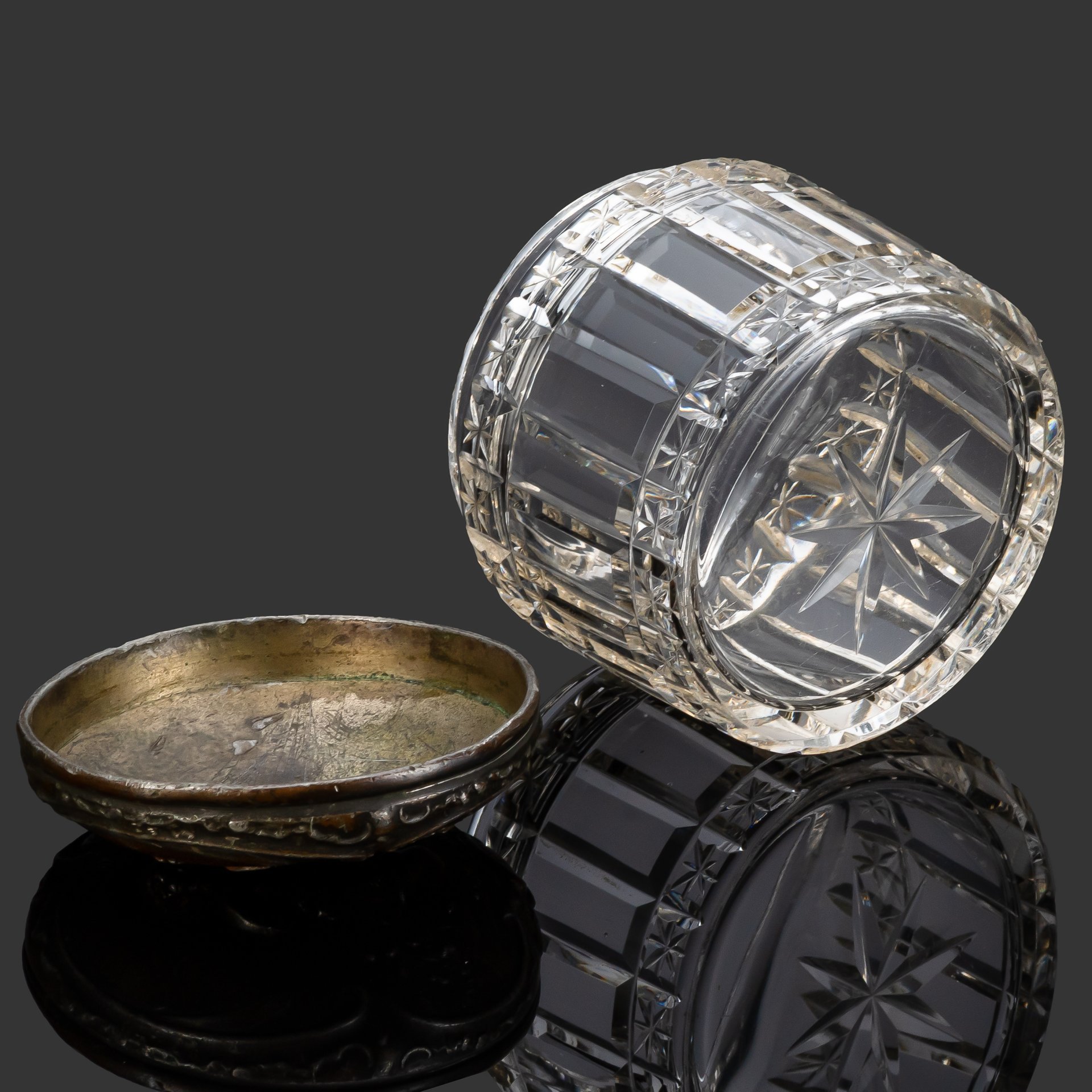 Шкатулка "Амур, точащий стрелу"