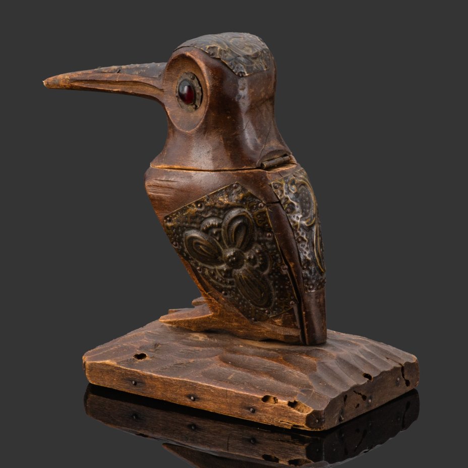 Чернильница "Птица" ("Зимородок"), украшенная басменными накладками, дерево, резьба, металл, стекло, Российская империя, 1900-1910 гг.