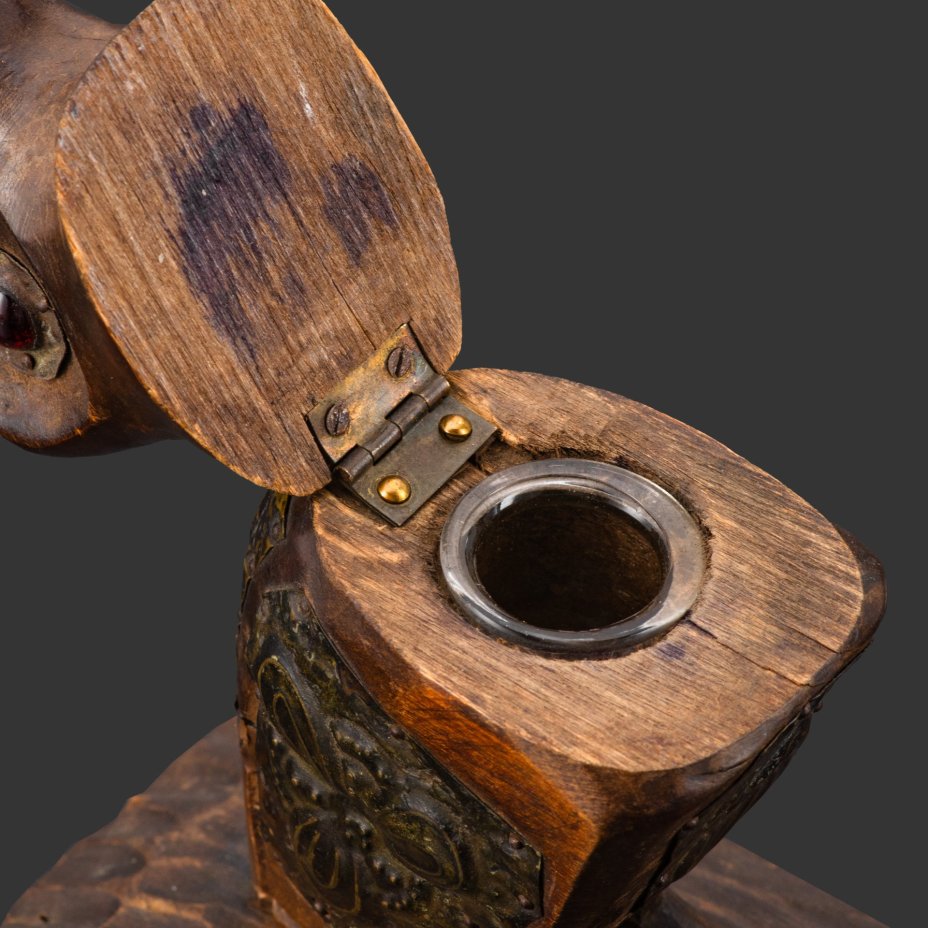 Чернильница "Птица" ("Зимородок"), украшенная басменными накладками, дерево, резьба, металл, стекло, Российская империя, 1900-1910 гг.