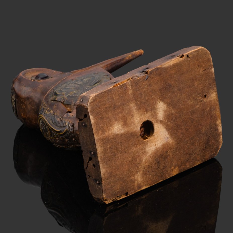 Чернильница "Птица" ("Зимородок"), украшенная басменными накладками, дерево, резьба, металл, стекло, Российская империя, 1900-1910 гг.