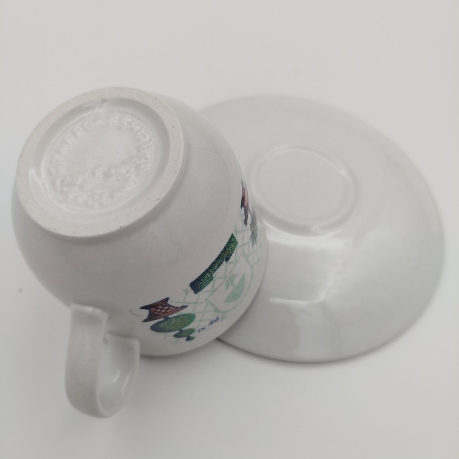 Чайная пара, декорированная изображениями садовых растений, Staffordshire Tableware Ltd
