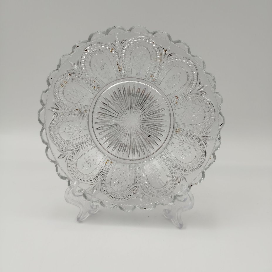 Блюдце с цветочным декором и фестончатым бортом, патентное клеймо (неразборчиво)