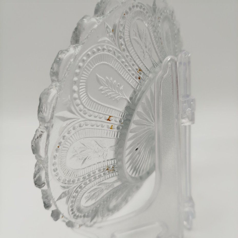 Блюдце с цветочным декором и фестончатым бортом, патентное клеймо (неразборчиво)