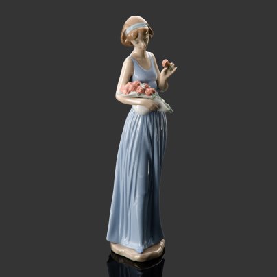 Статуэтка "Девушка с букетом цветов", скульптор Marco Noguerón, фарфор, роспись, NAO Porcelain, NAO Porcelain