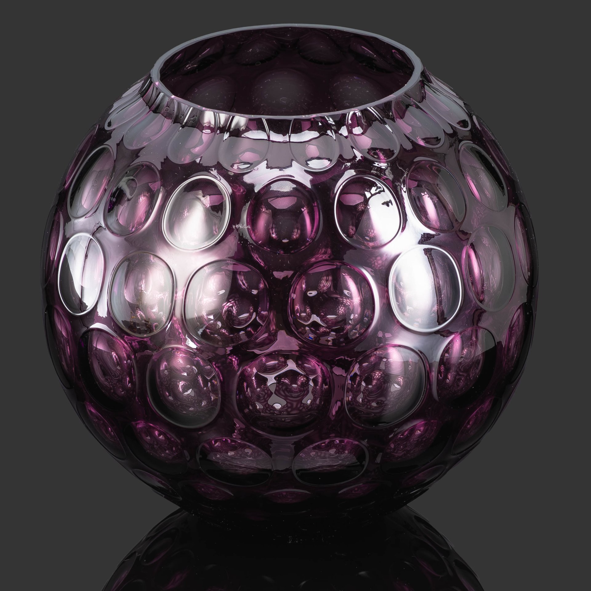 Ваза округлой формы аметистового оттенка с декором в виде линз из коллекции "Nemo", стекло, Egermann, Чехия, 1990-2000 гг.