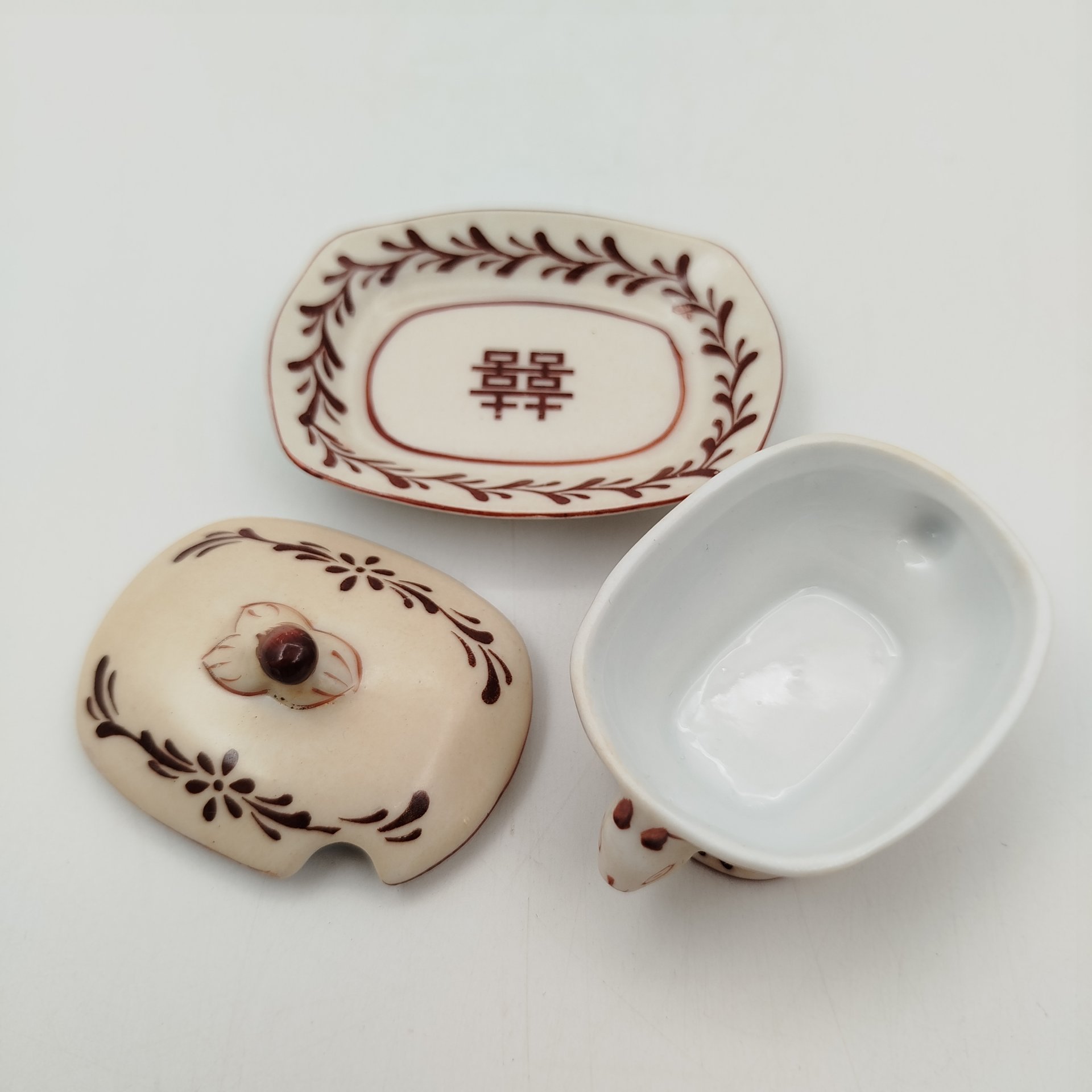 Солонка в виде супницы (миниатюрная) с геометрическим декором,   "Porcelain Art" (PA), фарфор, крытье, Европа, 1970-2000 гг.