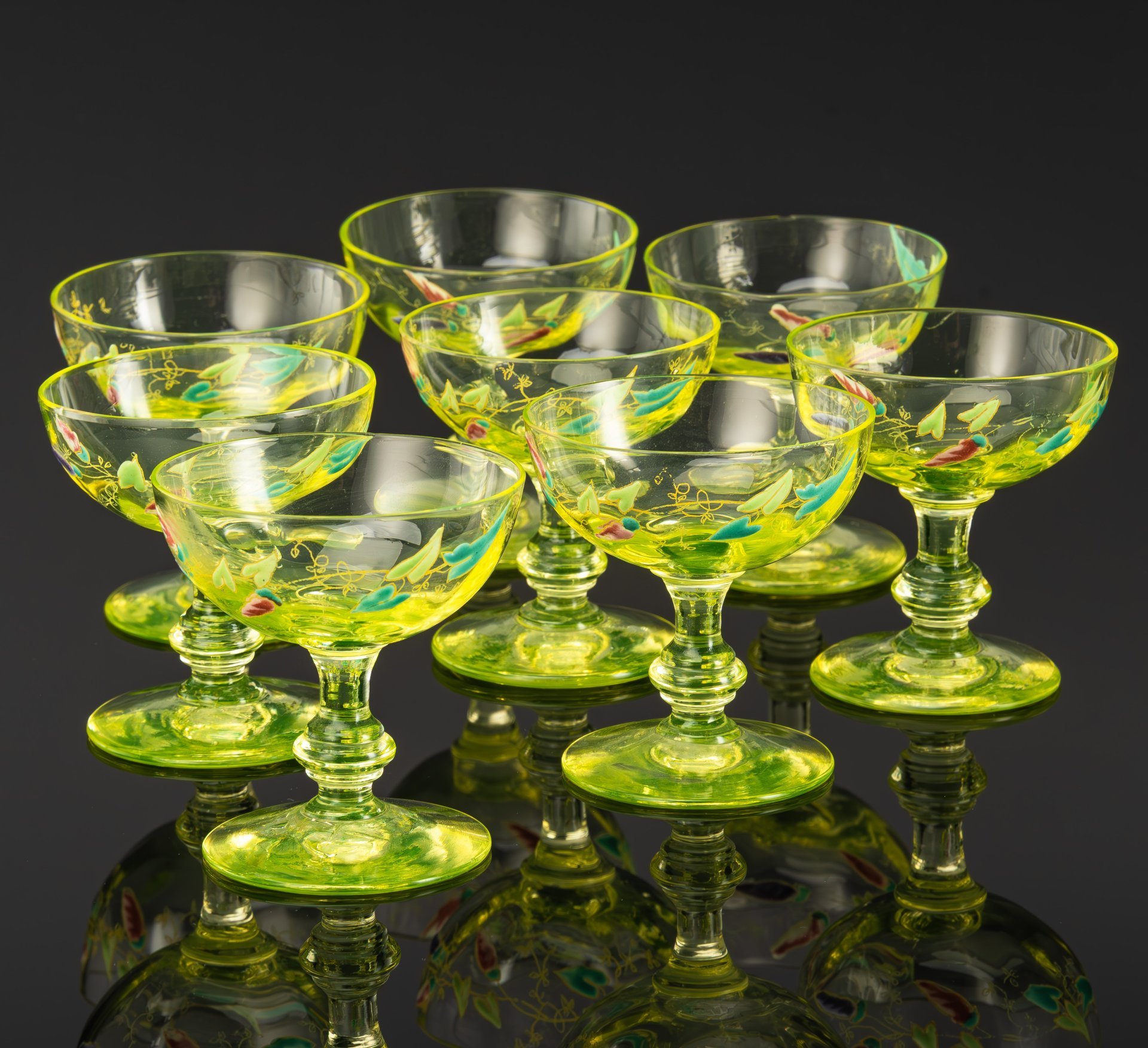 Набор для подачи напитков (пунша, крюшона)  в стиле модерн на 8 персон, украшенный изображением вьюнков, стекло, роспись эмалями, матирование, золочение, Франция, 1900-1920 гг.