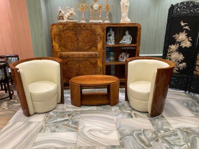 Мебельный гарнитур в стиле ар-деко, состоящий из пары кресел и журнального стола