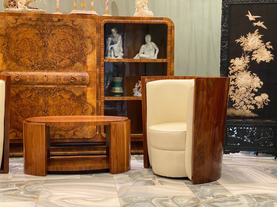 Мебельный гарнитур в стиле ар-деко, состоящий из пары кресел и журнального стола